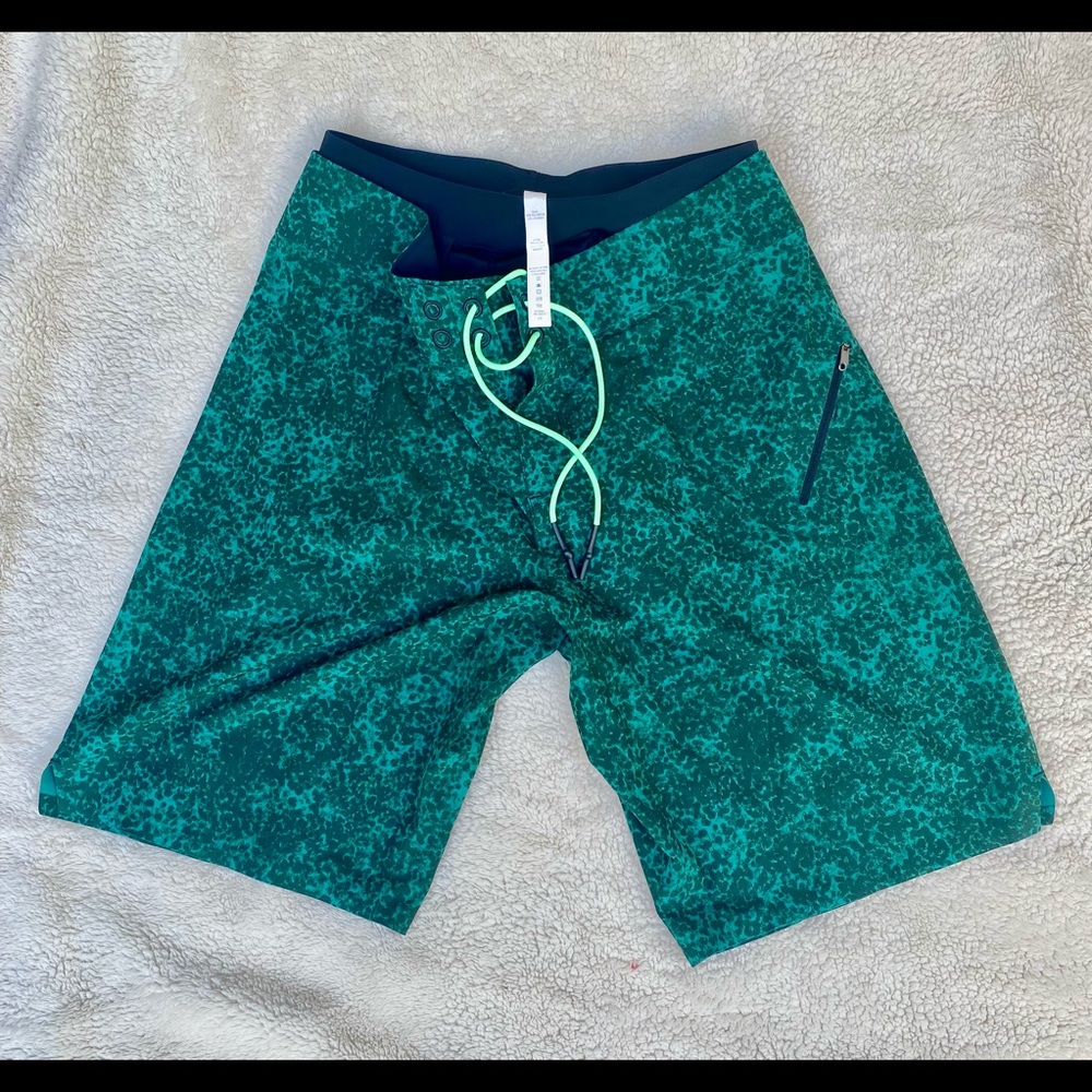 NWOT Lululemon | Green El Current Trunks / Shorts